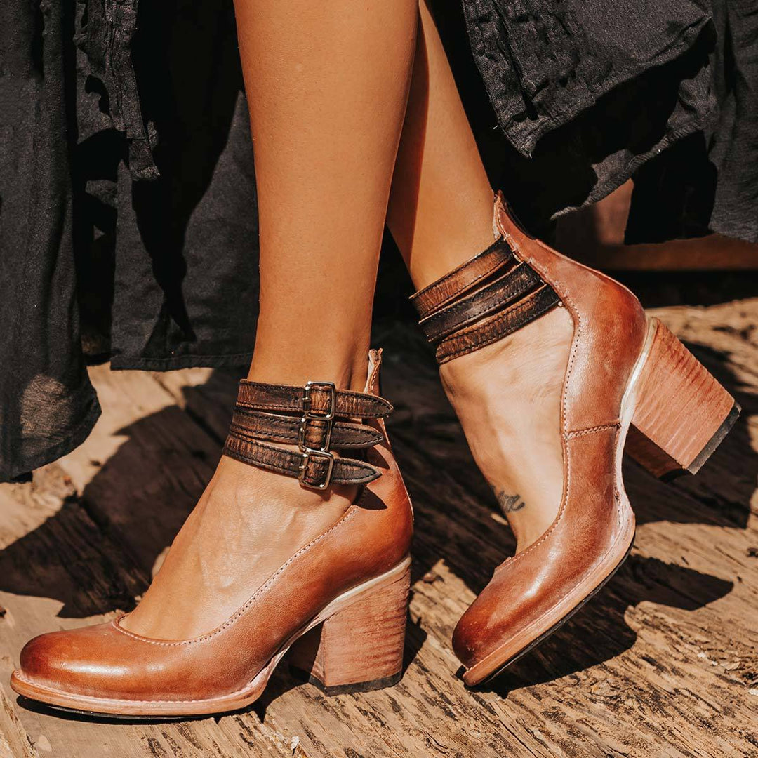 Izzy | Leather Pumps